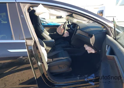 2018 Tesla Model X 100D/75D/P100D z USA, uszkodzony, nr VIN 5YJXCAE2XJF119859